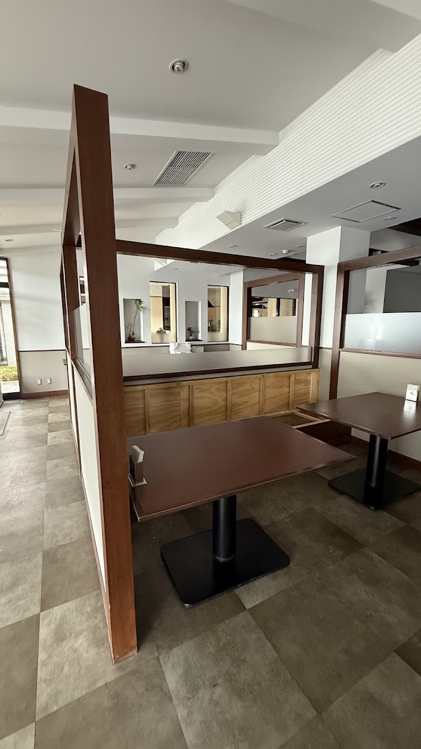 レストラン壁紙　ビフォア